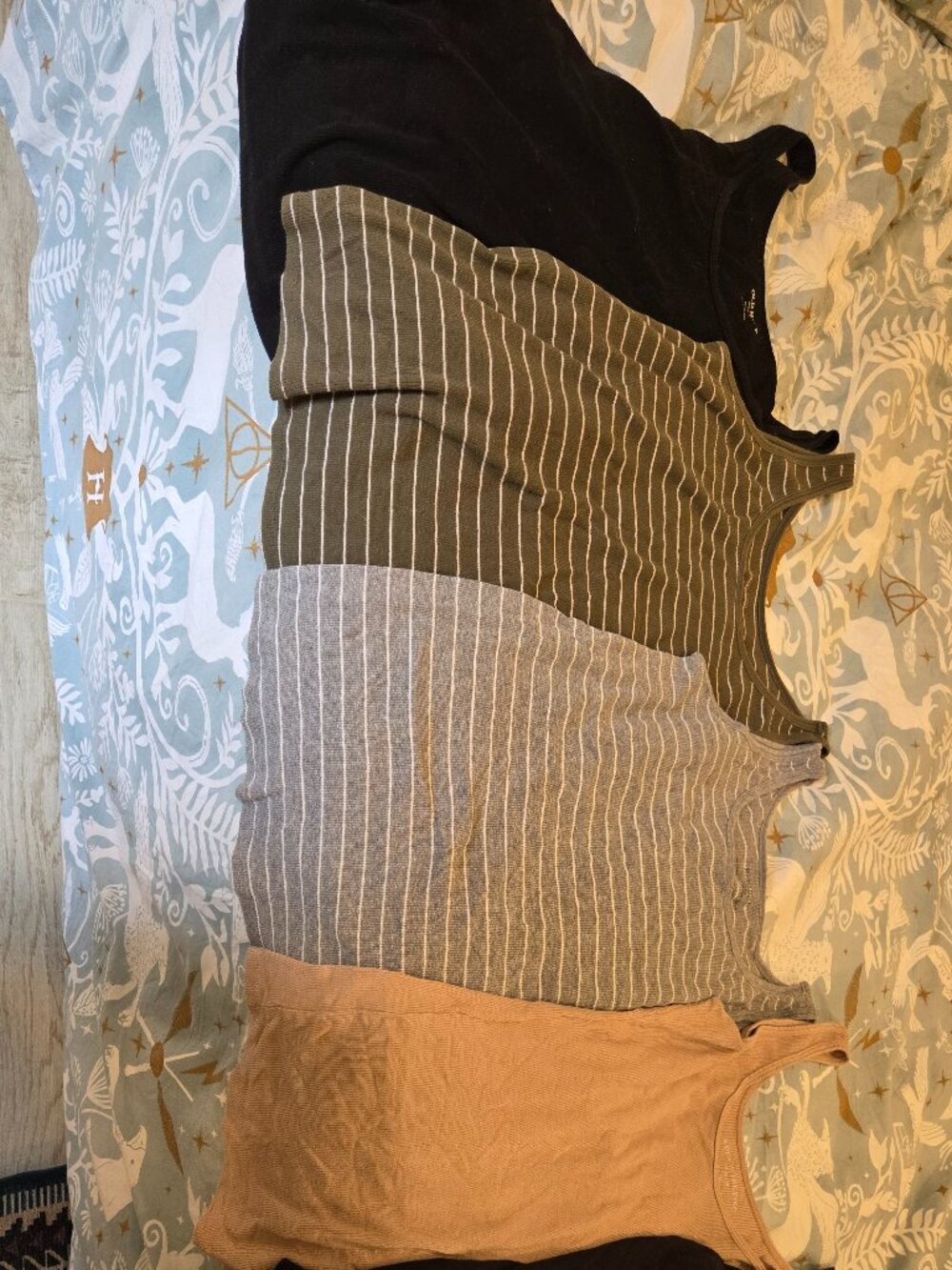 Lot of 5 M maternity tanks